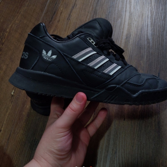 ADIDAS TRAINERS - Picture 3 of 3